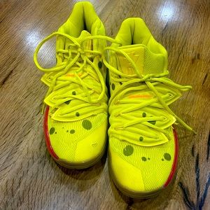 Men’s size 8 Nike Kyrie Spongebob SquarePants f*a*k*e*s